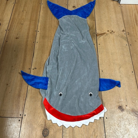 Soft & Cute - 3D Shark Tail Polyester Sofa Beach Blanket Kids Sleeping Bag Jaws - Picture 1 of 5